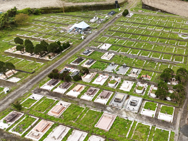 圖片：牛鬥示範公墓