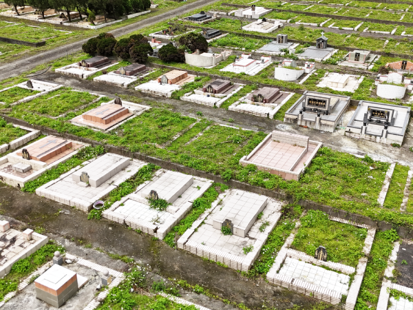 圖片：牛鬥示範公墓