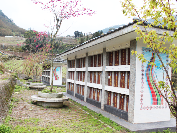 圖片：四季公墓納骨牆